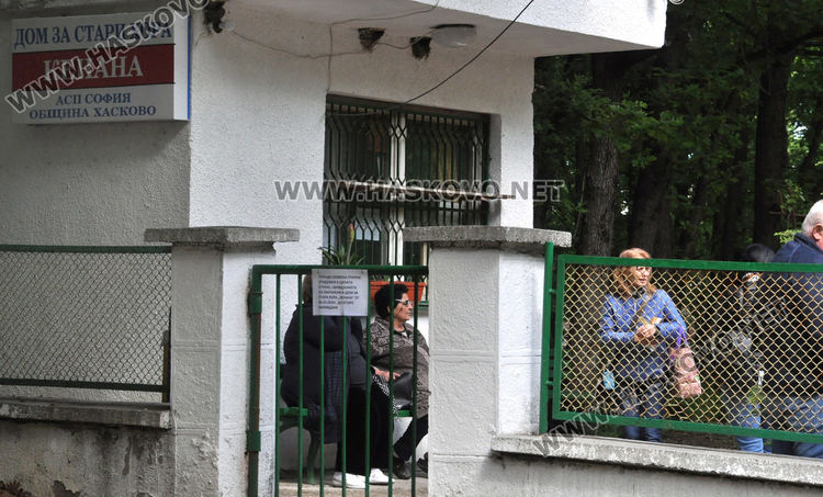 Изследват за Ковид-19 в Старческия дом в Хасково