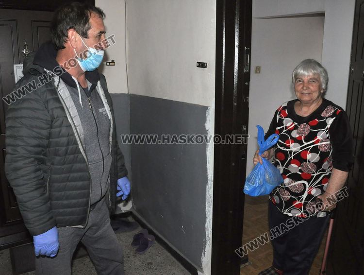 200 нуждаещи се от Хасково получават „Топъл обяд у дома“ (видео)