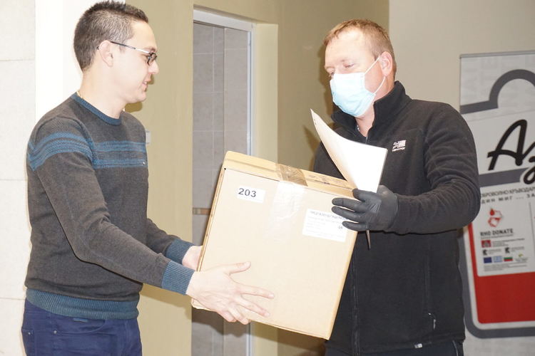 100 защитни костюма получиха болниците в Хасковско и МВР