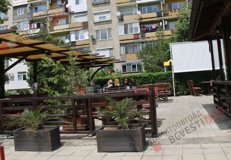 Част от заведенията в Димитровград отвориха и изпълняват новите правила, други се подготвят 