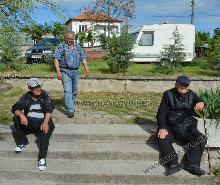 Без чевермета на Хъдърлез в Хасковско, алиани палиха свещи в тюрбе