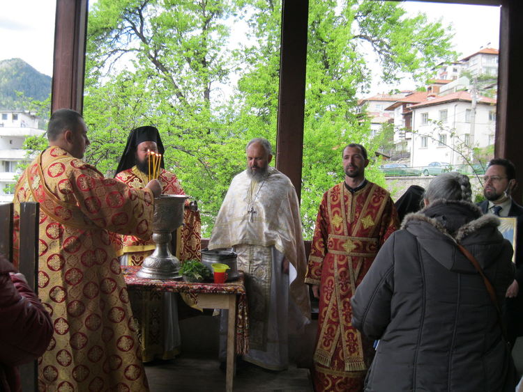 Църквата "Св.Георги" в Смолян отбеляза храмов празник въпреки пандемията