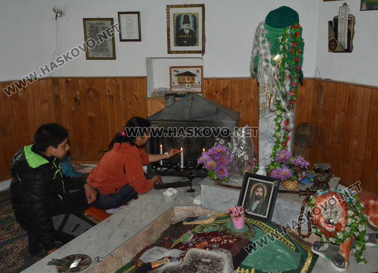 Без чевермета на Хъдърлез в Хасковско, алиани палиха свещи в тюрбе