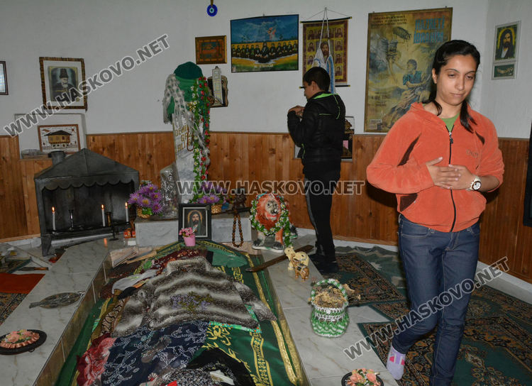 Без чевермета на Хъдърлез в Хасковско, алиани палиха свещи в тюрбе