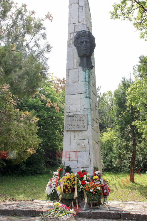 90 години от рождението на Пеньо Пенев отбелязват алековци с масово рецитиране на "Аз, един от народа"