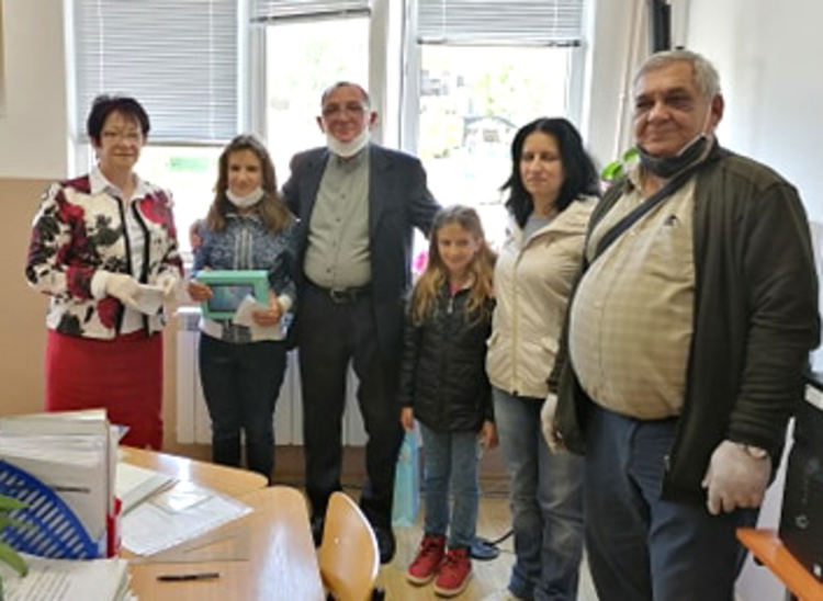 РУО – Хасково подпомогна многодетно семейство с таблети