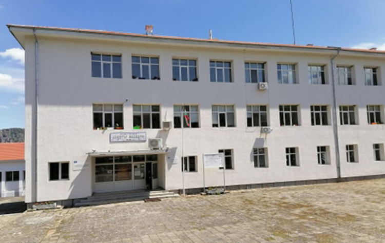 РУО – Хасково подпомогна многодетно семейство с таблети