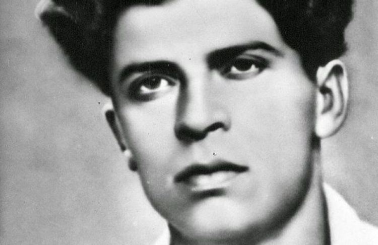 Поетът с ватенката на 90 години 