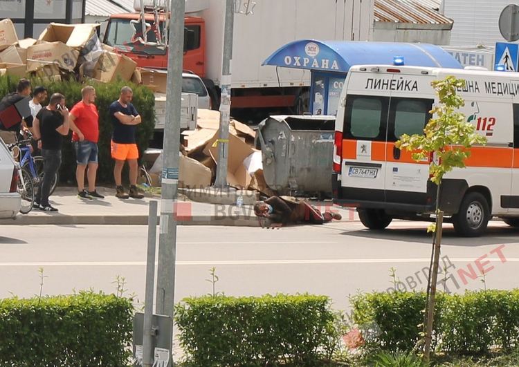 Мъж се строполи на пешеходна пътека в Димитровград