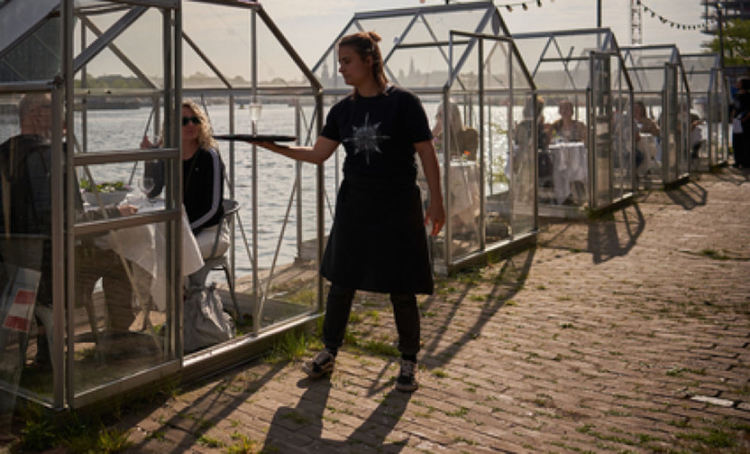 На ресторант в оранжерия заради COVID-19