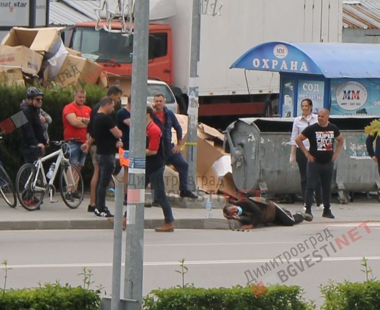 Мъж се строполи на пешеходна пътека в Димитровград