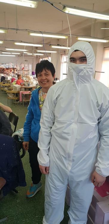 Златоградската фирма стартира производството на предпазни облекла на 20 март тази година, снимка:архивен кадър