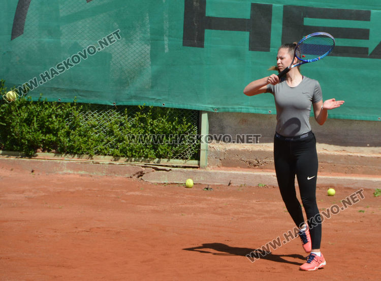 Тенис кортовете на Кенана се напълниха