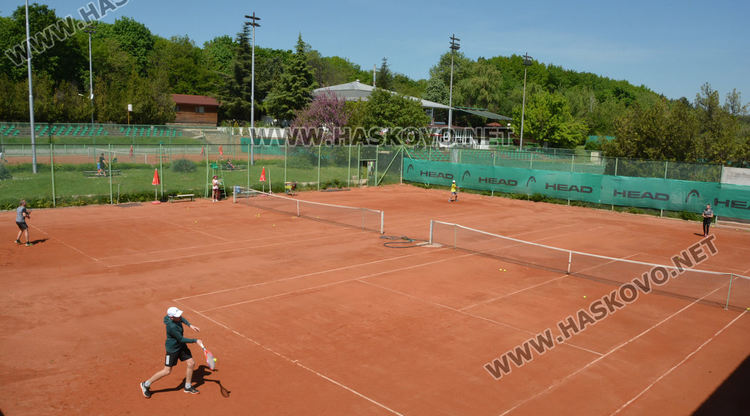 Тенис кортовете на Кенана се напълниха