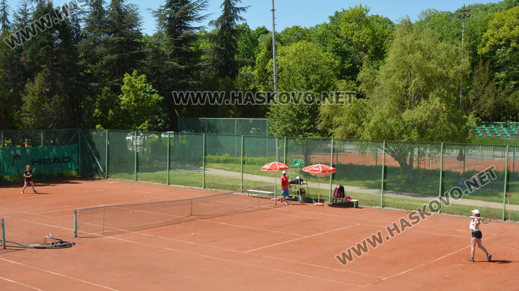 Тенис кортовете на Кенана се напълниха