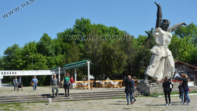 Тенис кортовете на Кенана се напълниха