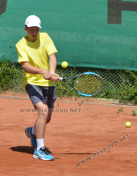 Тенис кортовете на Кенана се напълниха