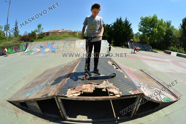 Скейт площадката на "Кенана" любимо място, но опасно