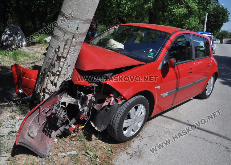 Рено пречупи стълб в “Кенана” (видео)