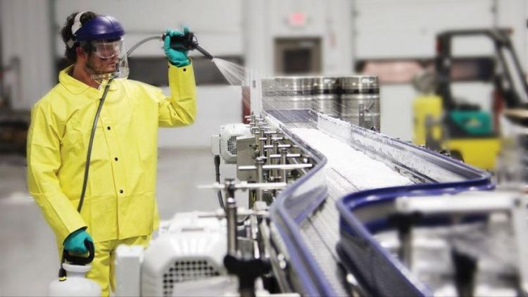 110 от 134 средни и големи предприятия са засегнати от кризата, по данни на КНСБ