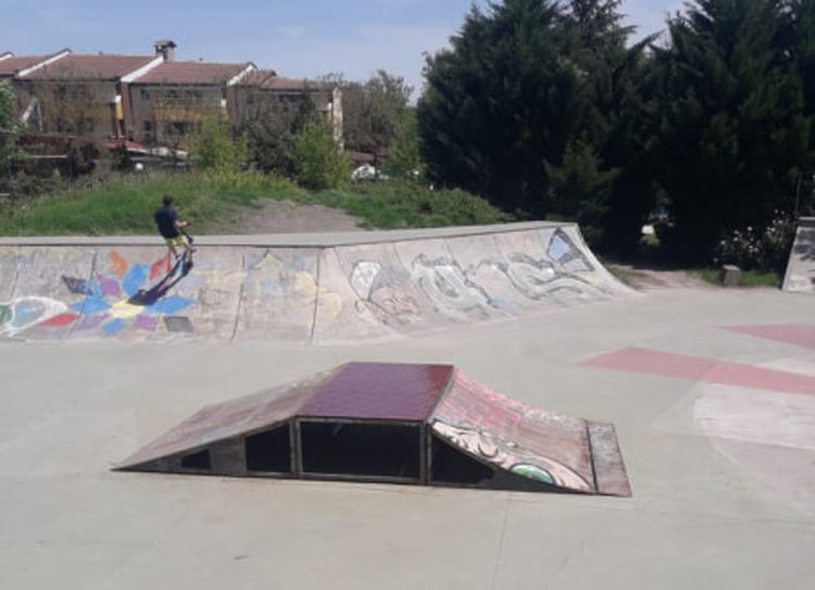 Ремонтираха счупената рампа на скейт площадката в „Кенана“
