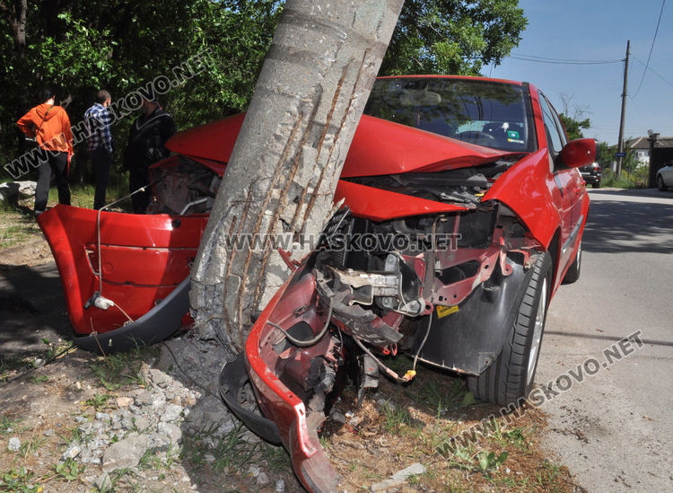 Рено пречупи стълб в “Кенана” (видео)