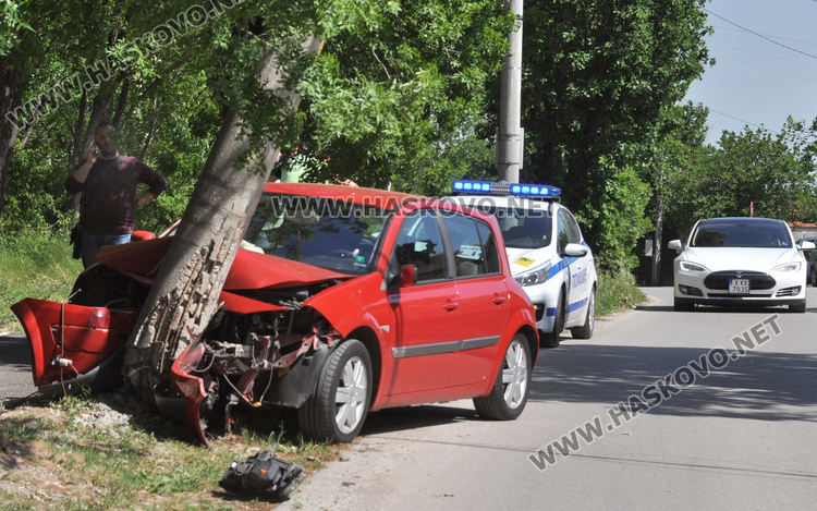 Рено пречупи стълб в “Кенана” (видео)