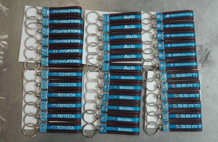 Конфискуваха 22 000 ключодържатели и 215 маратонки менте от камион на границата 