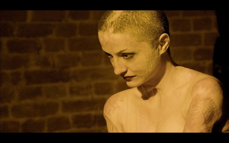 Пожарът в „Колектив“ – смразяващ разказ за един пожар и корупционни схеми в здравеопазването в днешни дни