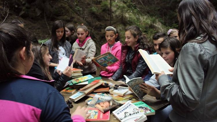 23-годишният студент Фикри реставрира семейна чешма, преди това направи горска библиотека за децата в родното село