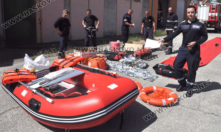 Инспектор Веселин Бекяров (вдясно)