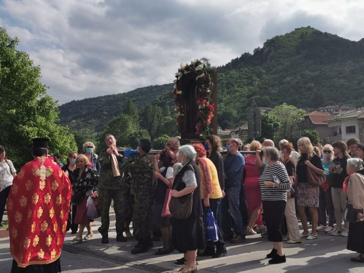 Чудотворната икона на Богородица – Елеуса се завърна в Асеновград