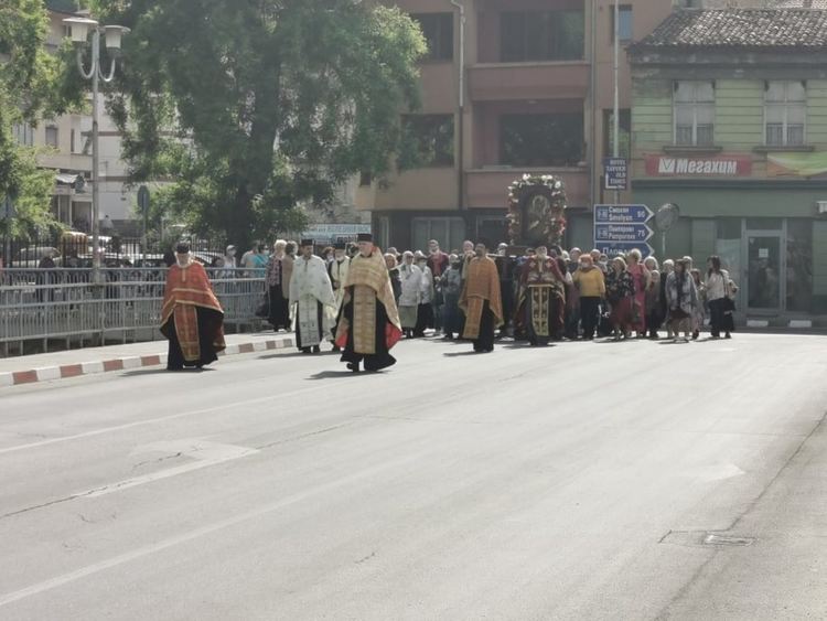Чудотворната икона на Богородица – Елеуса се завърна в Асеновград