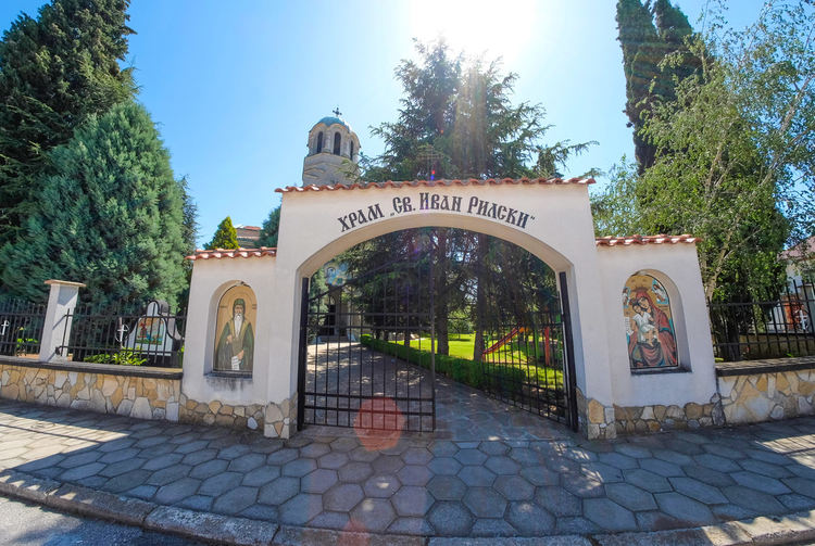 Представиха уникалния иконостас в църквата „Св. Иван Рилски“ в Харманли