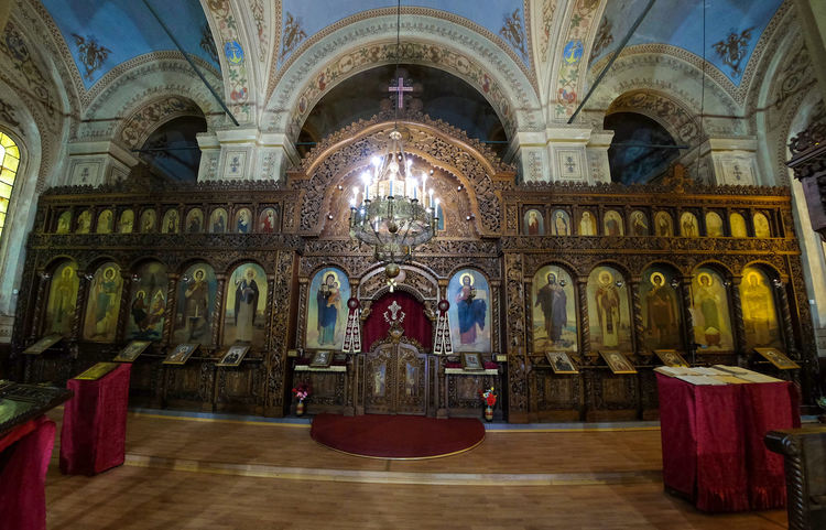 Представиха уникалния иконостас в църквата „Св. Иван Рилски“ в Харманли