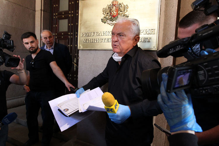 Премиерът Бойко Борисов отказа да приеме акциите на ПФК Левски