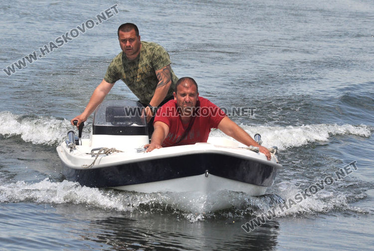 Зарибиха яз. „Тракиец“ с шаран, сом и есетра (видео)