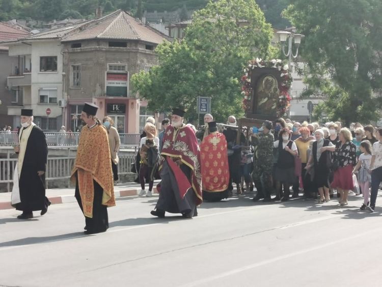Чудотворната икона на Богородица – Елеуса се завърна в Асеновград