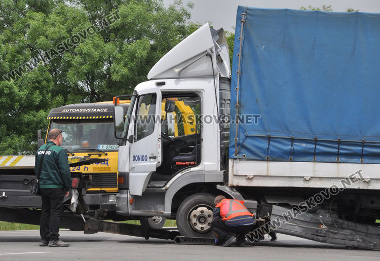 Джип и камион катастрофираха до Бирената край полицейска камера