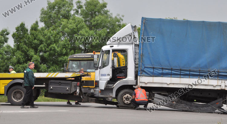 Джип и камион катастрофираха до Бирената край полицейска камера