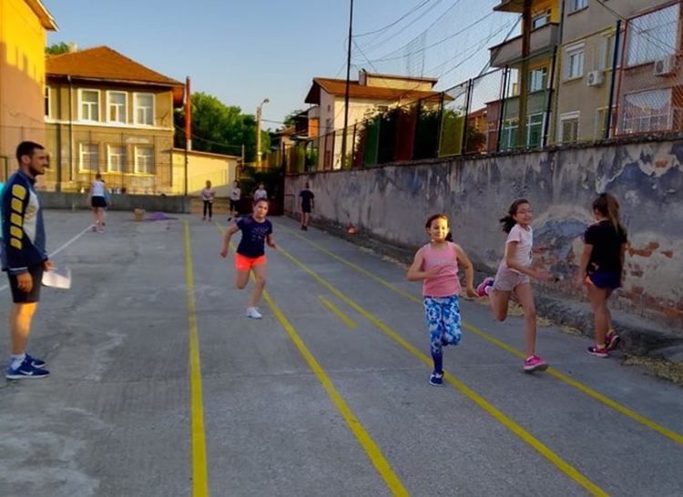 Бадминтонистите възстановиха тренировките