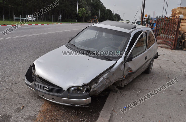 Шофьор на Опел е в болница след катастрофа на Кърджалийска