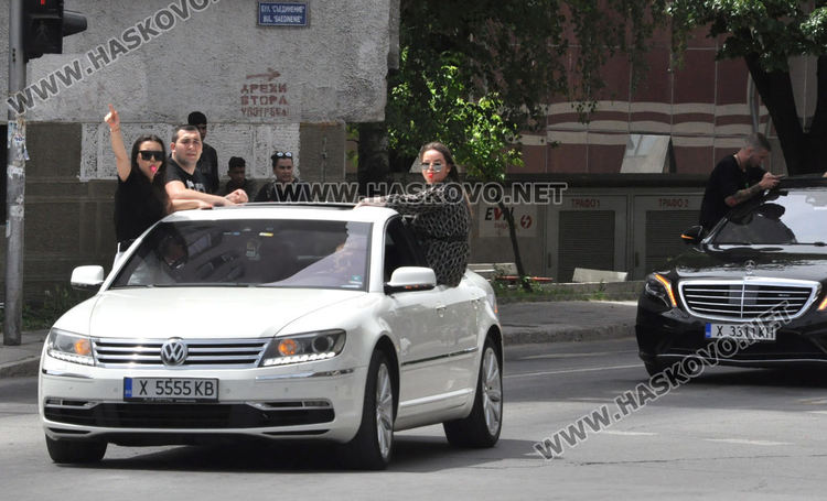 Абитуриенти огласиха улиците в Хасково