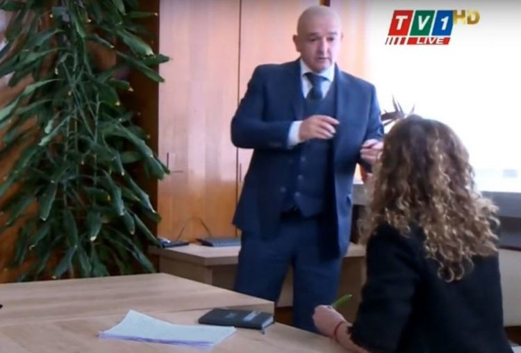 Мутафчийски прекъсва интервю с Миролюба Бенатова с думите: Очаквам да измрат много хора, яко да измрат