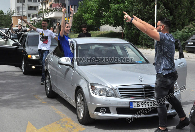 Абитуриенти огласиха улиците в Хасково