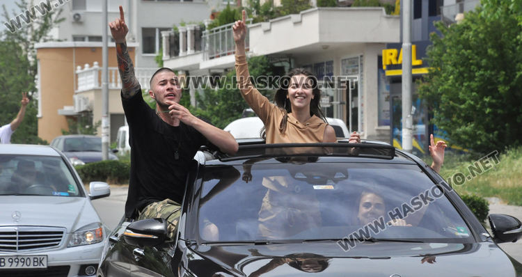 Абитуриенти огласиха улиците в Хасково