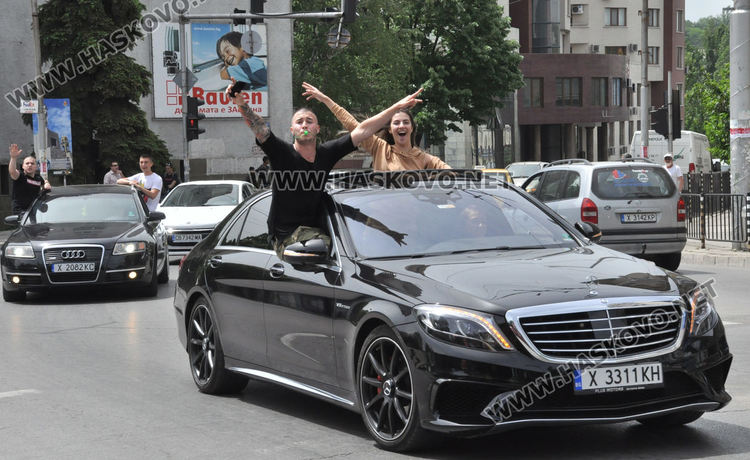 Абитуриенти огласиха улиците в Хасково