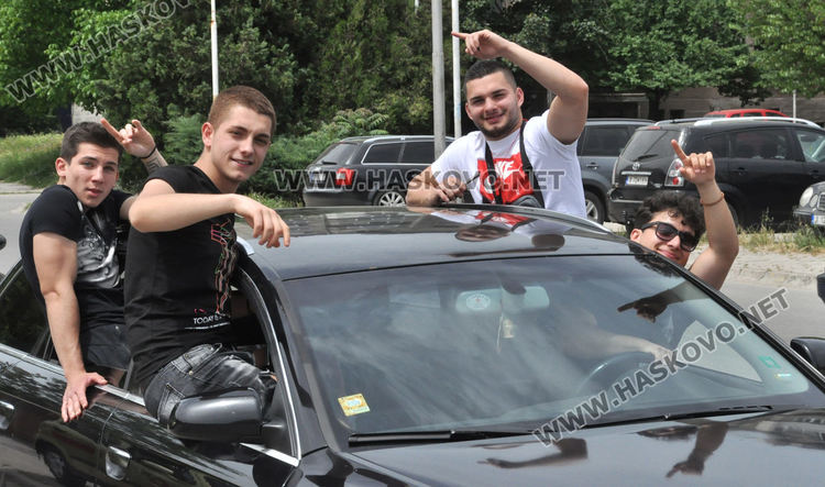 Абитуриенти огласиха улиците в Хасково