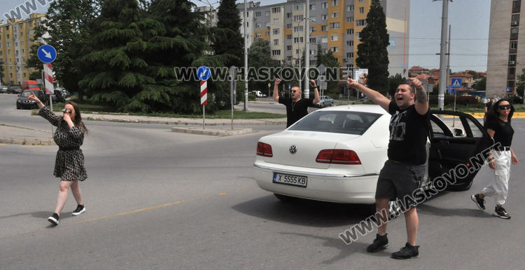 Абитуриенти огласиха улиците в Хасково