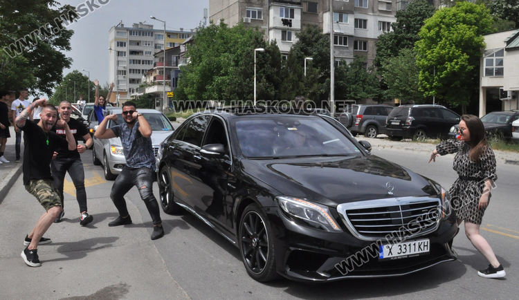 Абитуриенти огласиха улиците в Хасково